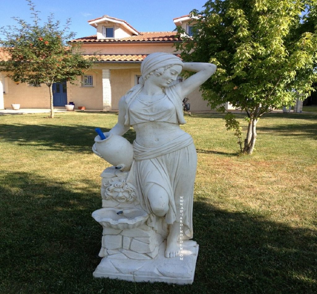 STATUE EN PIERRE RECONSTITUÉE FEMME A LA AMPHOREA Au Jardin D'eden
